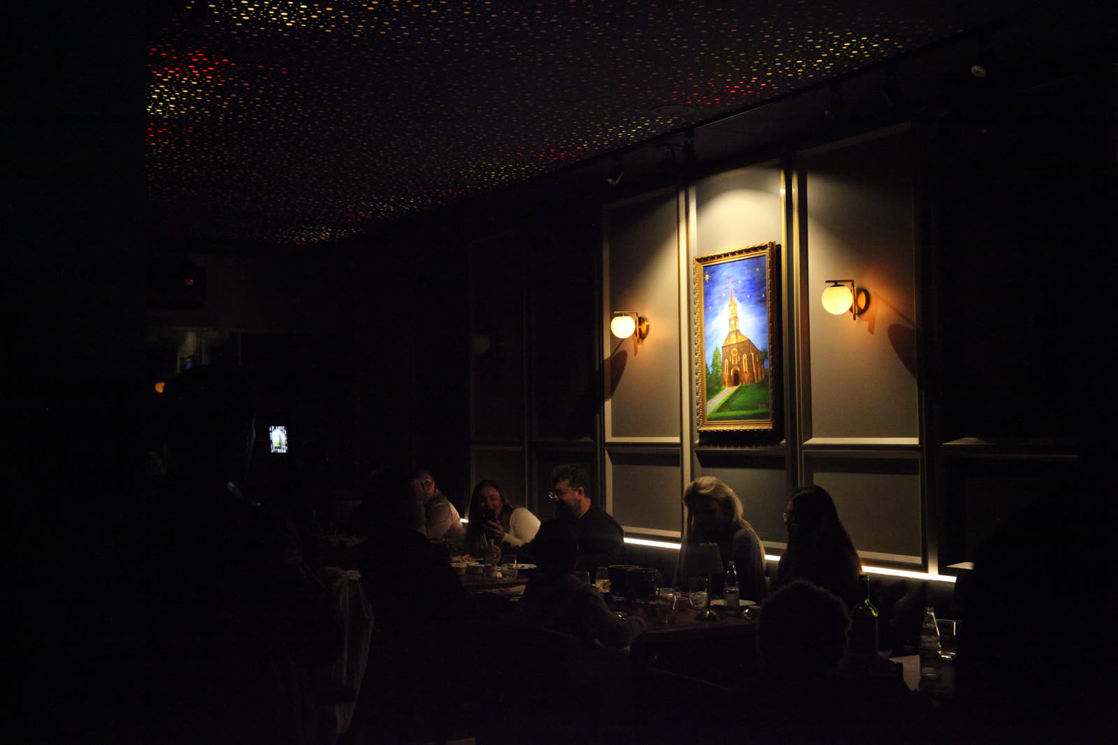Ambiente noturno do St. Gallen Lummi